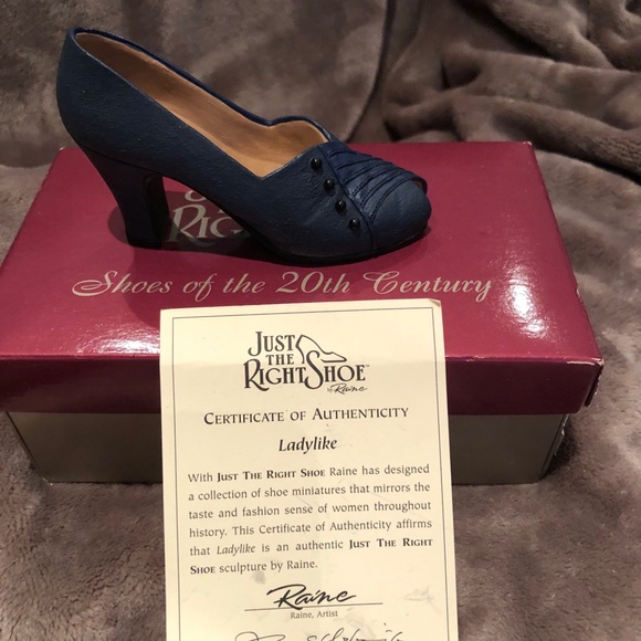 3/$15 BNIB Just the Right Shoe ceramic collectible - Picture 3 of 4